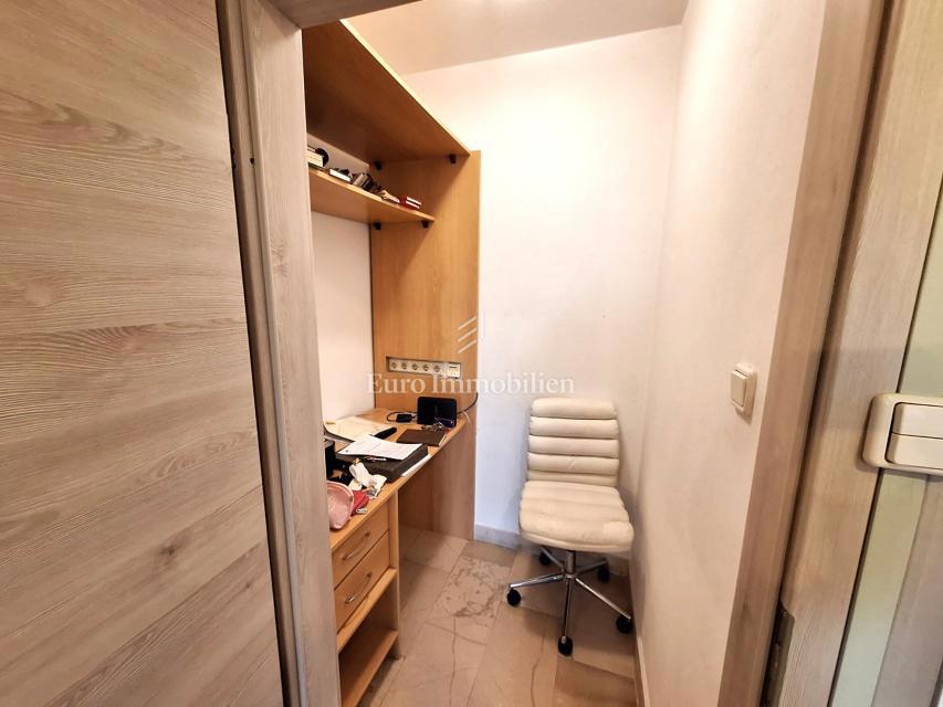 Hiša z vrtom in bazenom na odlični lokaciji, Krk