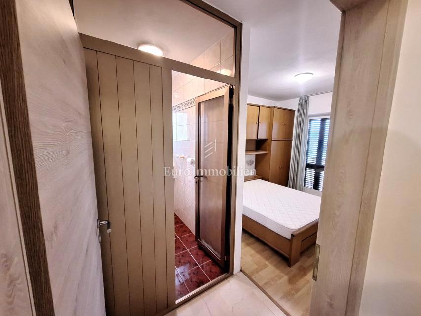 Hiša z vrtom in bazenom na odlični lokaciji, Krk