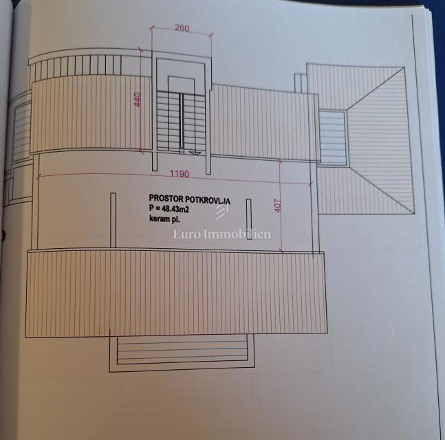 Hiša z vrtom in bazenom na odlični lokaciji, Krk