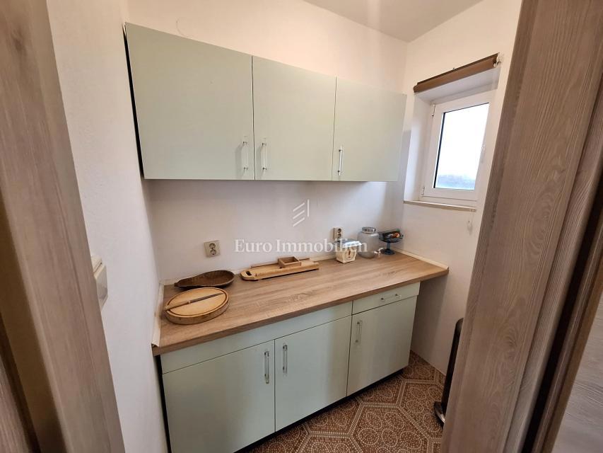 Hiša z vrtom in bazenom na odlični lokaciji, Krk