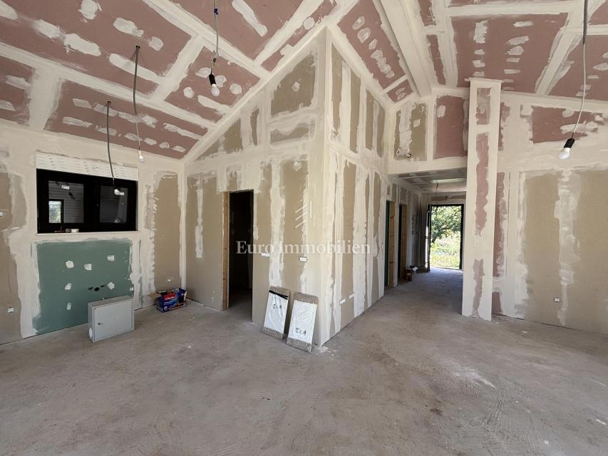 Istra - hiša z bazenom in vrtom