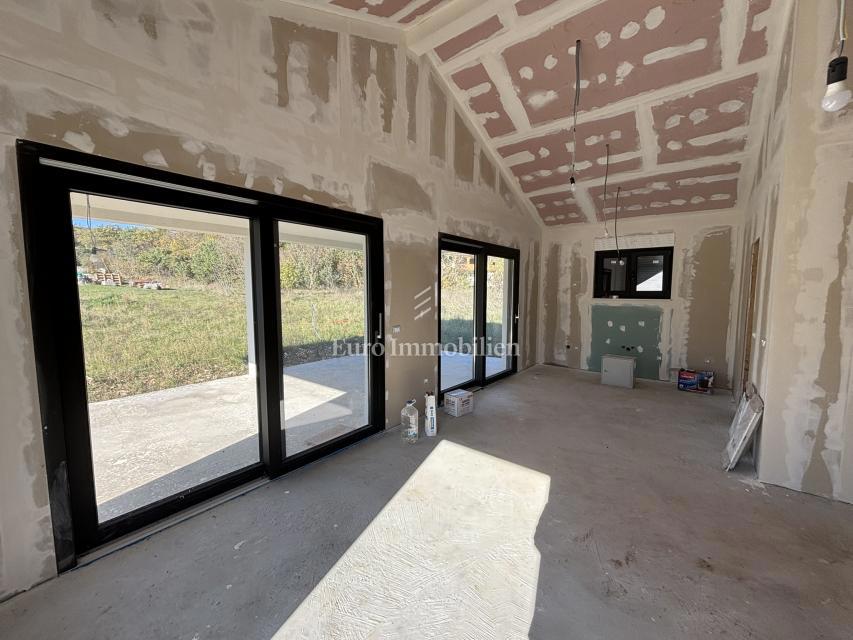 Istra - hiša z bazenom in vrtom