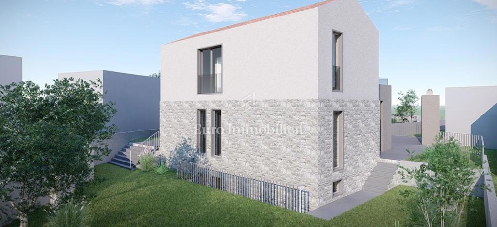 Zazidljivo zemljišče s projektno dokumentacijo