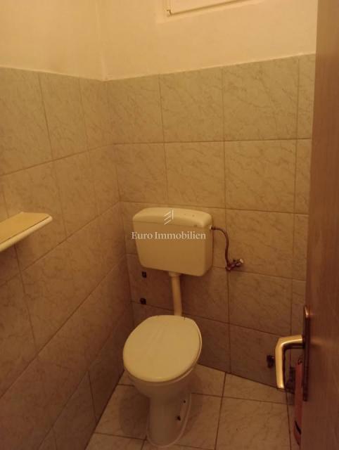 Hiša z vrtom in parkiriščem, Pulj