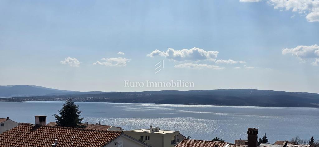 Dramalj - apartma s pogledom na morje na mirni lokaciji