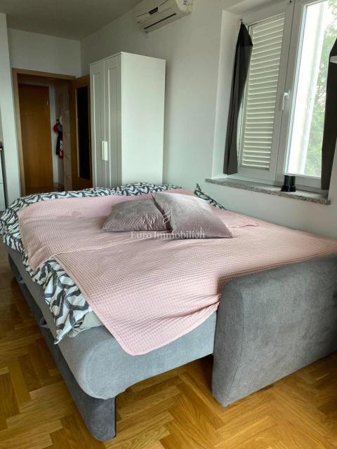 Dramalj - apartma s pogledom na morje na mirni lokaciji