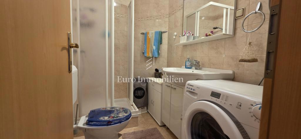 Dramalj - apartma s pogledom na morje na mirni lokaciji