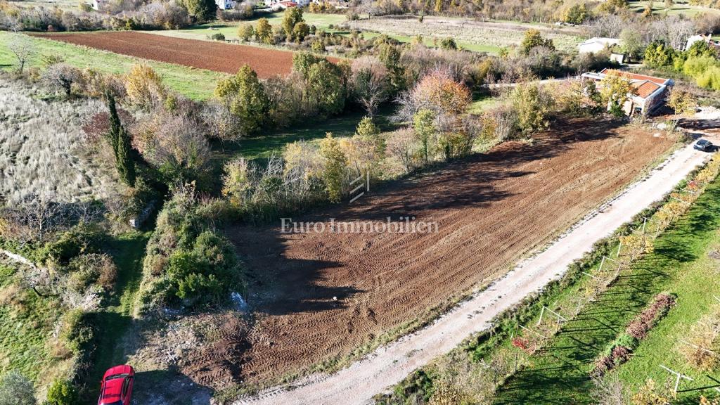 Območje Labina - gradbeno zemljišče na mirni lokaciji