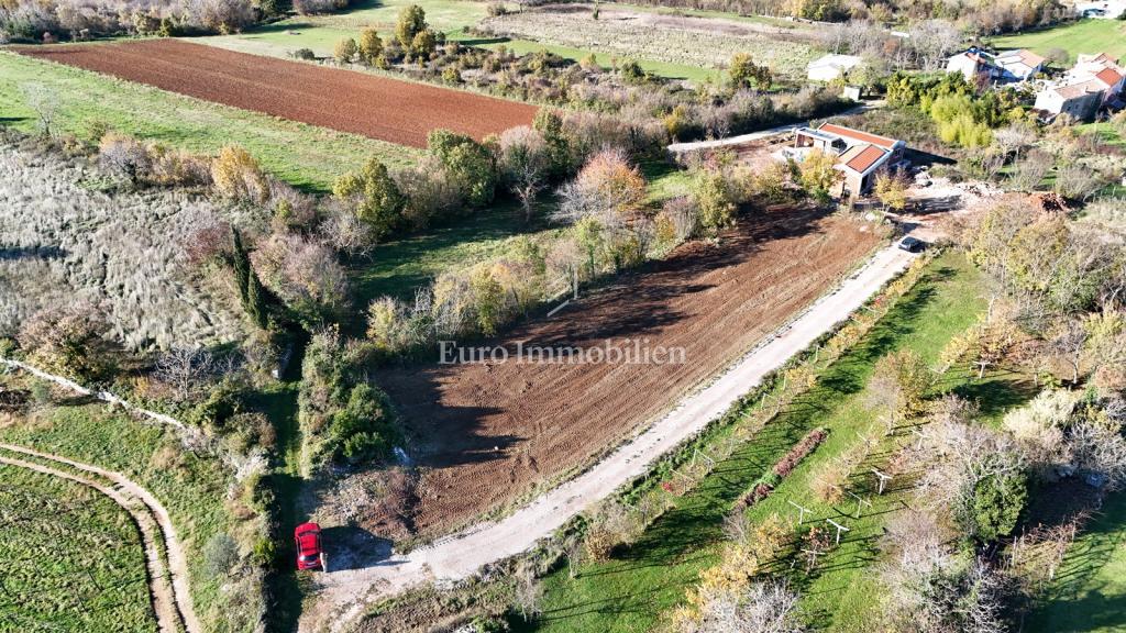 Območje Labina - gradbeno zemljišče na mirni lokaciji