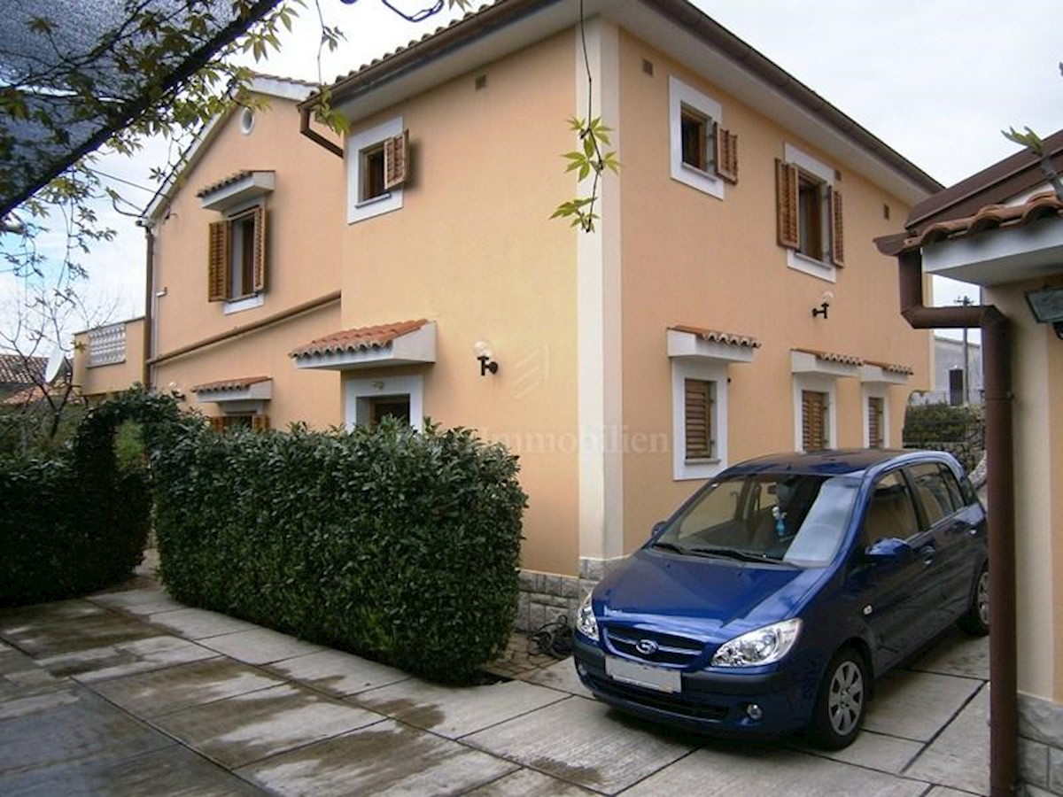 Moderno opremljena hiša z velikim vrtom