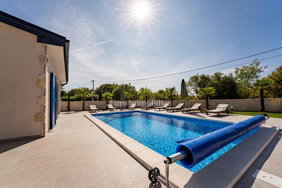 Hiša v mediteranskem stilu z bazenom, blizu Dobrinja - otok Krk