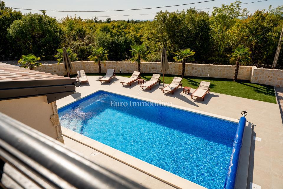 Hiša v mediteranskem stilu z bazenom, blizu Dobrinja - otok Krk