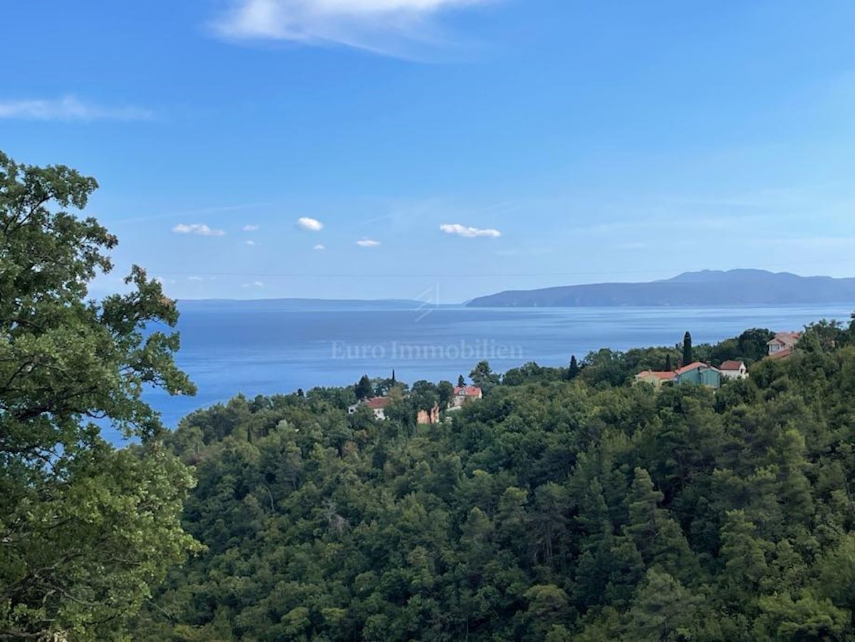 Ičići, zemljišče z gradbenim dovoljenjem in pogledom na morje