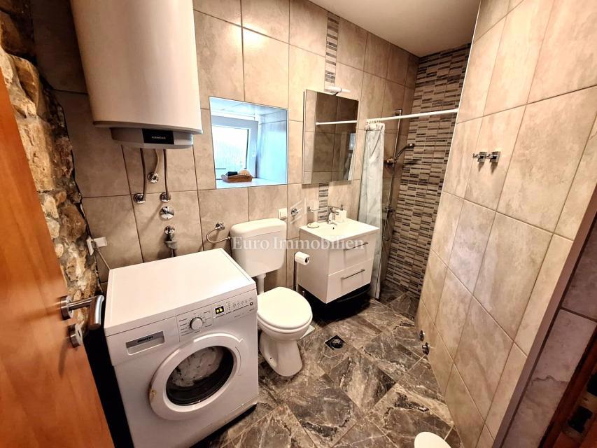 Malinska - prenovljena kamnita hiša z bazenom