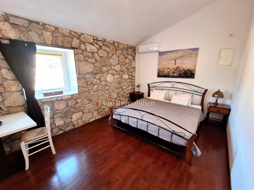 Malinska - prenovljena kamnita hiša z bazenom