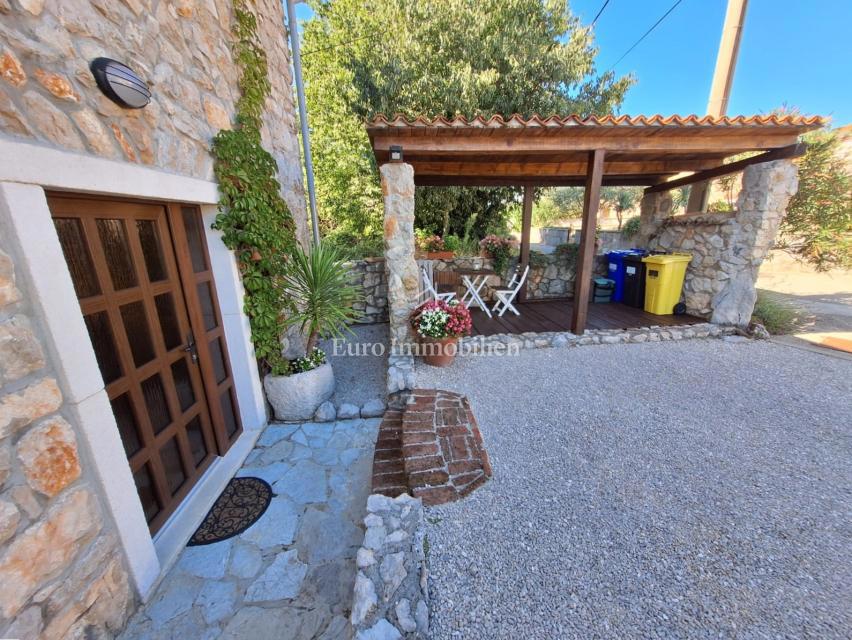 Malinska - prenovljena kamnita hiša z bazenom