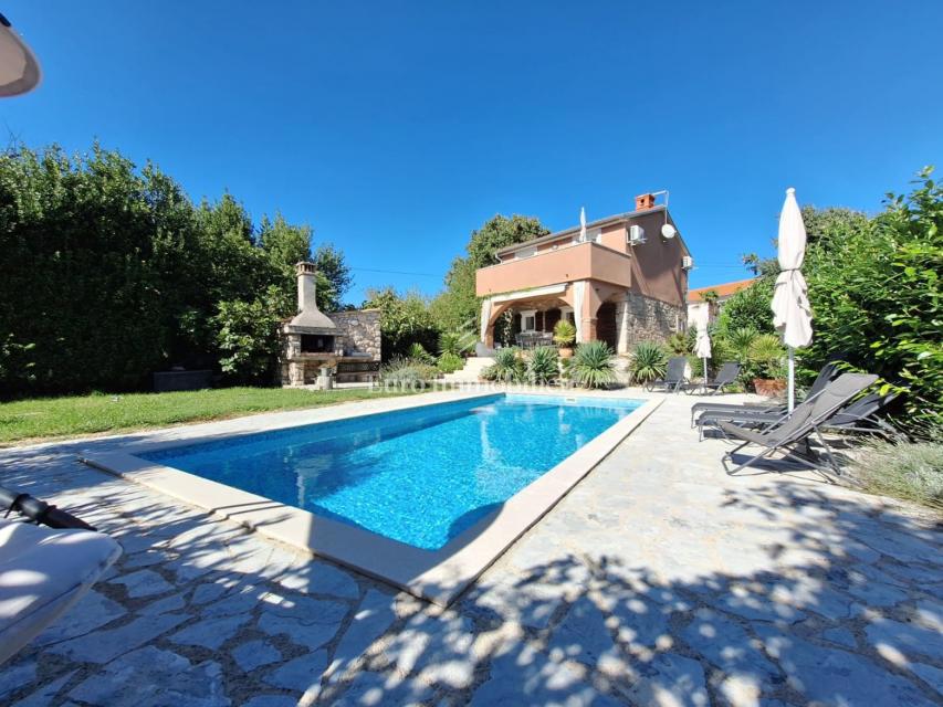 Malinska - prenovljena kamnita hiša z bazenom