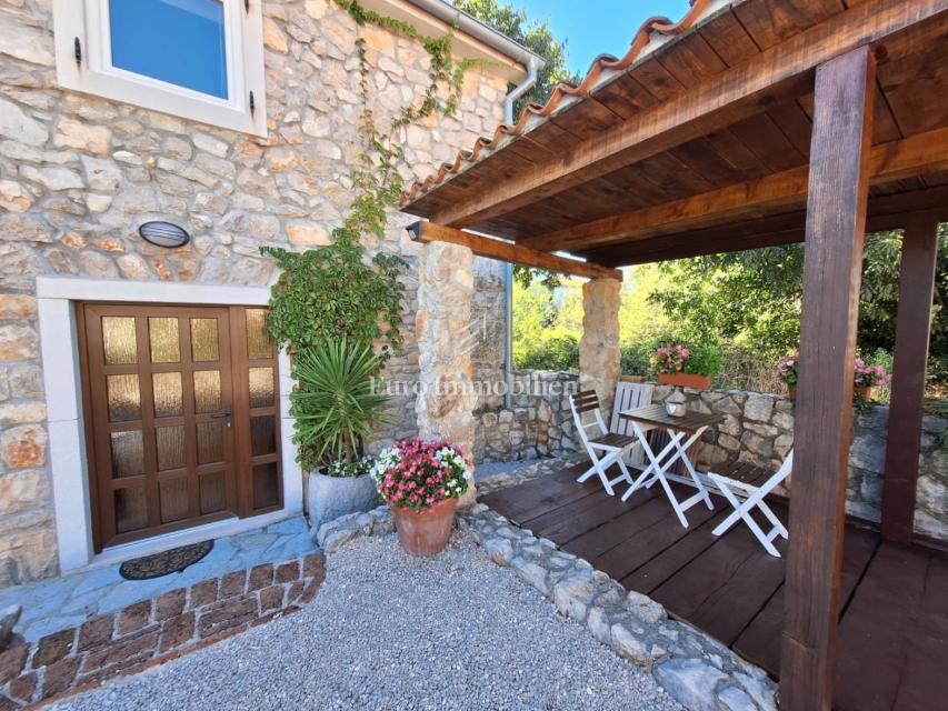 Malinska - prenovljena kamnita hiša z bazenom