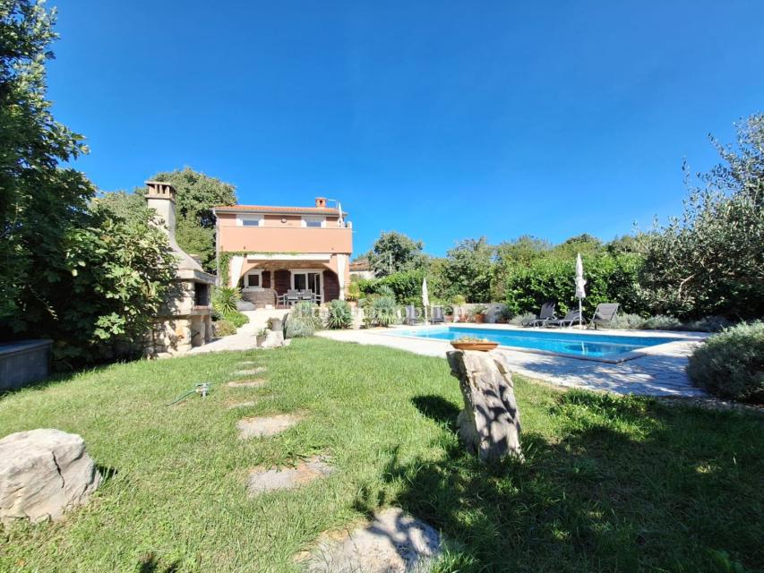 Malinska - prenovljena kamnita hiša z bazenom