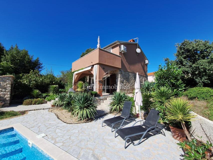 Malinska - prenovljena kamnita hiša z bazenom