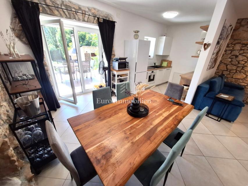 Malinska - prenovljena kamnita hiša z bazenom