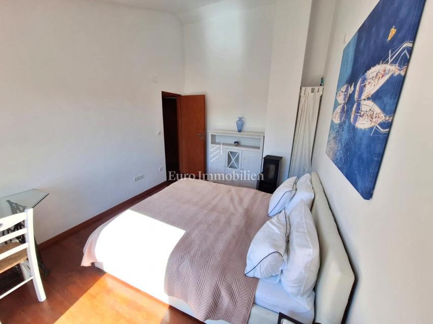 Malinska - prenovljena kamnita hiša z bazenom