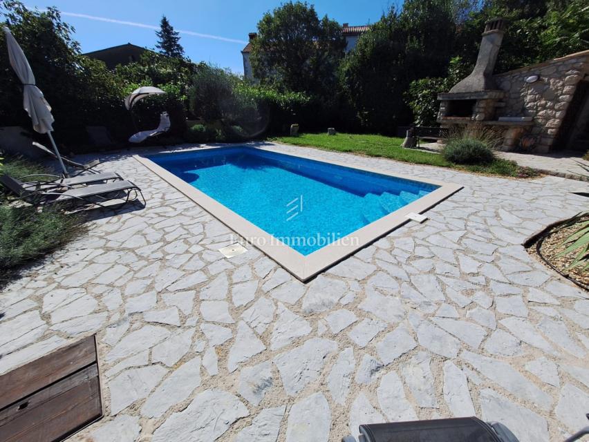 Malinska - prenovljena kamnita hiša z bazenom