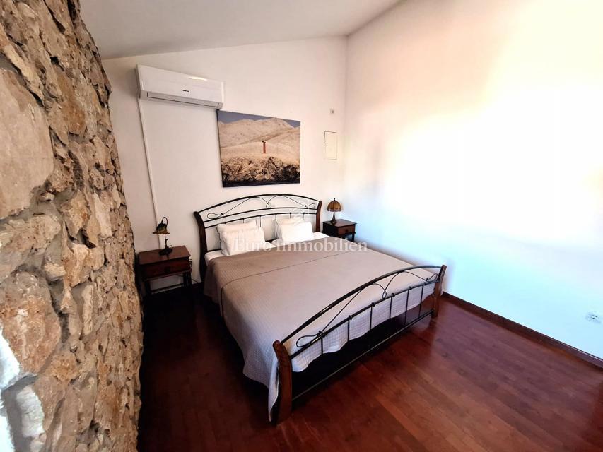 Malinska - prenovljena kamnita hiša z bazenom