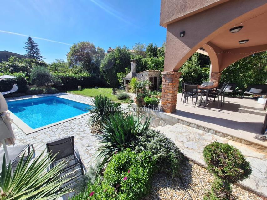 Malinska - prenovljena kamnita hiša z bazenom