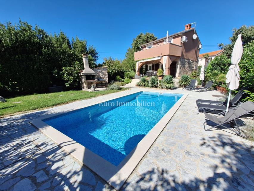 Malinska - prenovljena kamnita hiša z bazenom