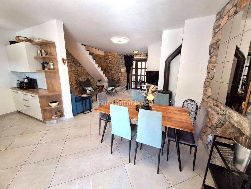 Malinska - prenovljena kamnita hiša z bazenom