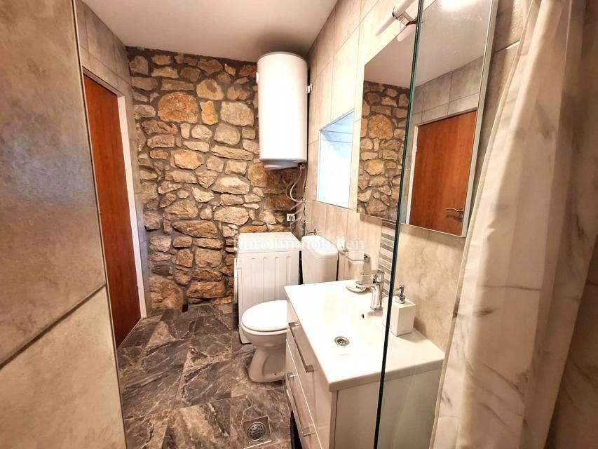 Malinska - prenovljena kamnita hiša z bazenom