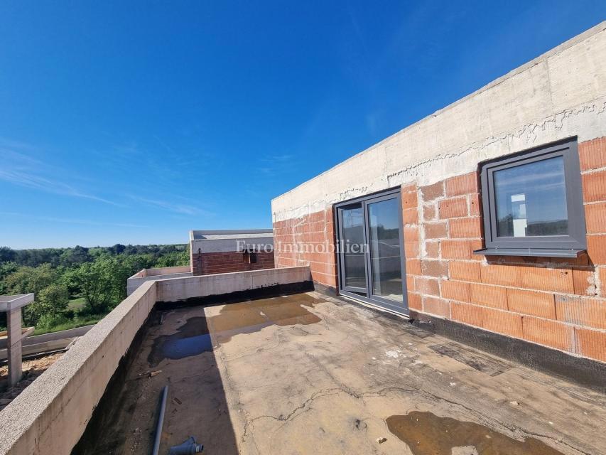 Novogradnja, luksuzna hiša z bazenom, v bližini morja in centra