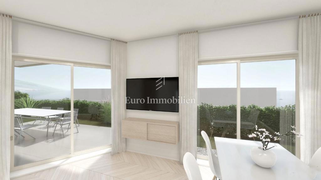 Apartma 30 m od morja z vrtom