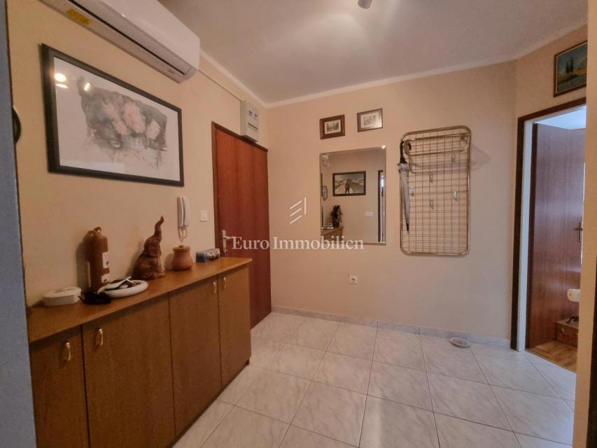NOVI VINODOLSKI, apartma 150 od morja