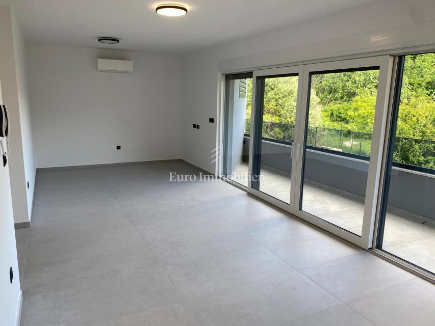 Apartma z vrtom v bližini Baške