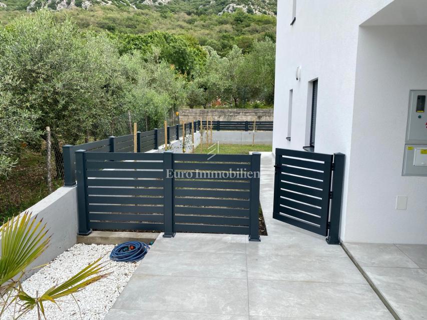 Apartma z vrtom v bližini Baške