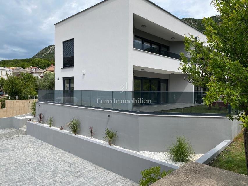 Apartma z vrtom v bližini Baške