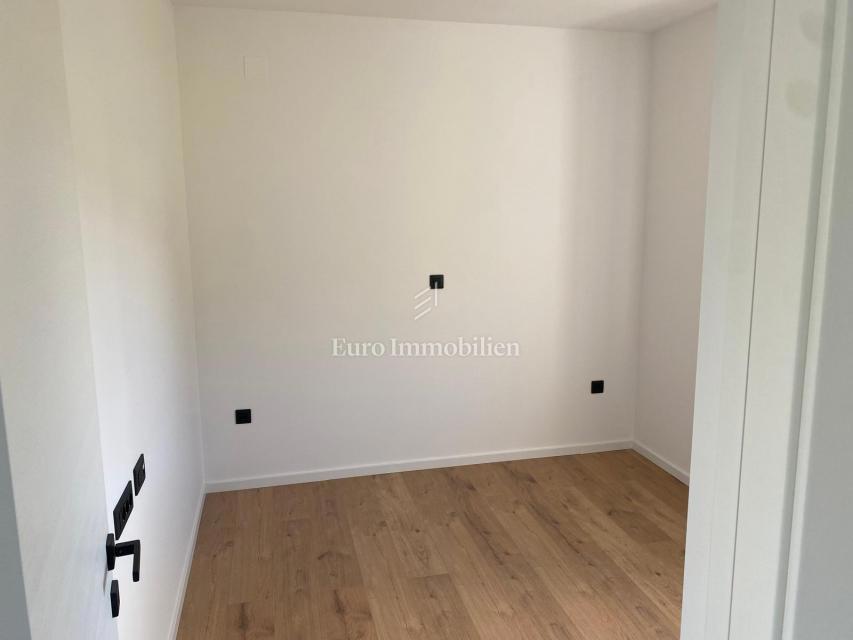 Apartma z vrtom v bližini Baške