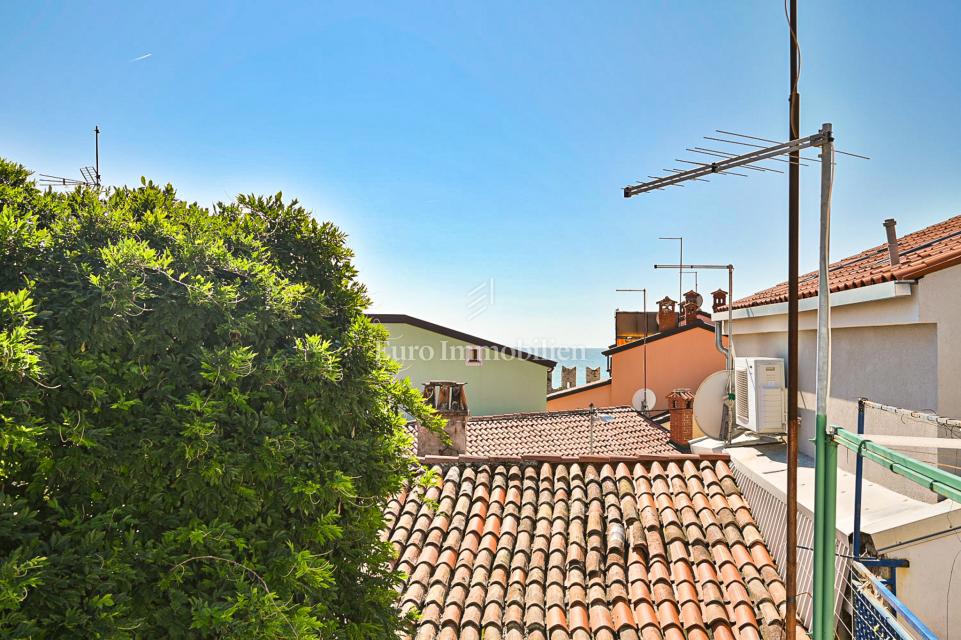 Novigrad - prostorno stanovanje v centru s pogledom na morje