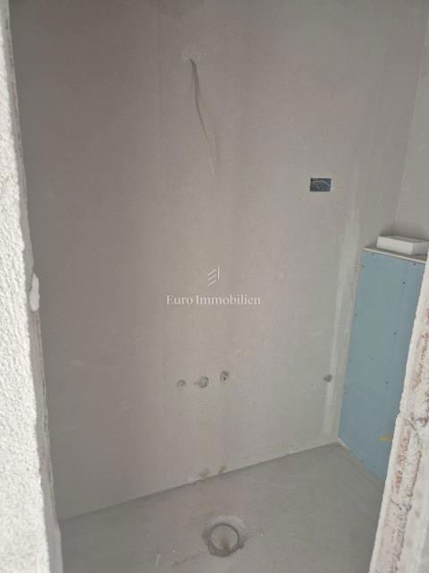 Vodice - pritlični apartma z vrtom