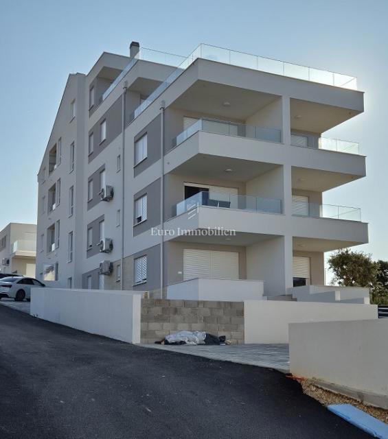 Mandre - apartma v novogradnji, 30 m do morja