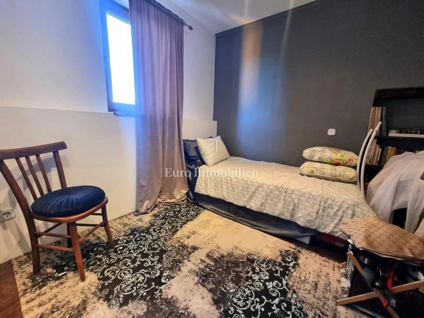 POREČ! Očarljiva kamnita hiša z dvema apartmajema