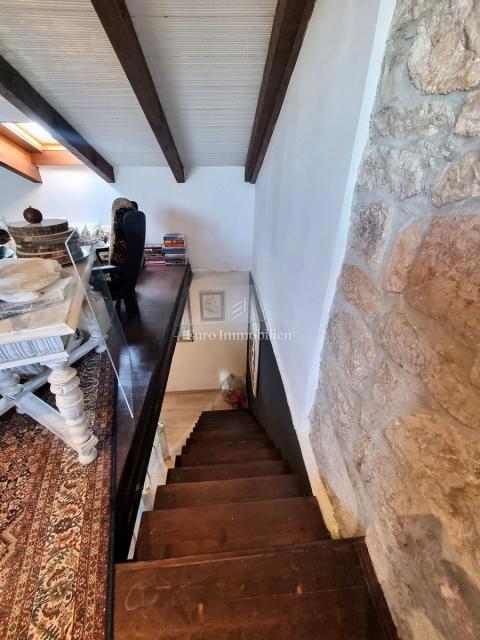 POREČ! Očarljiva kamnita hiša z dvema apartmajema