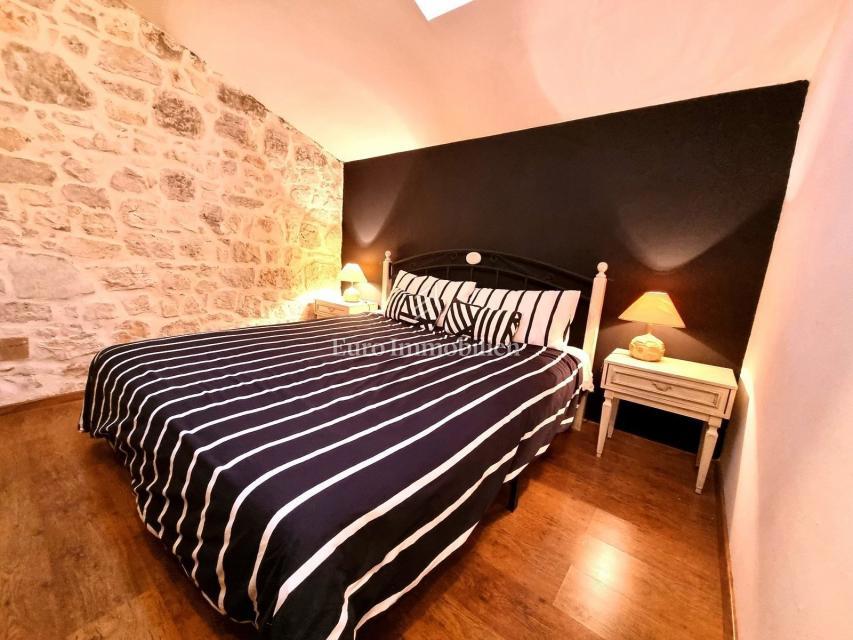 POREČ! Očarljiva kamnita hiša z dvema apartmajema