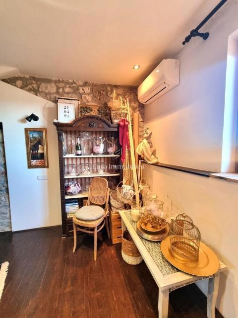 POREČ! Očarljiva kamnita hiša z dvema apartmajema