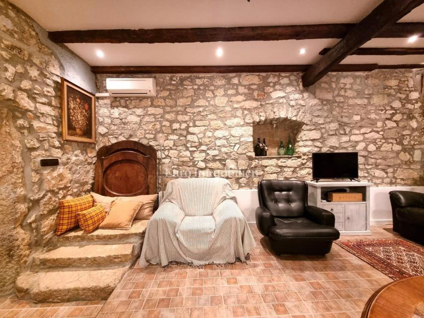 POREČ! Očarljiva kamnita hiša z dvema apartmajema
