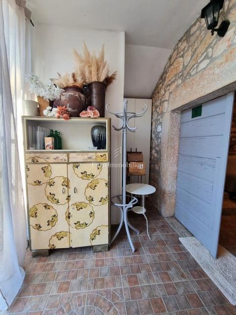 POREČ! Očarljiva kamnita hiša z dvema apartmajema