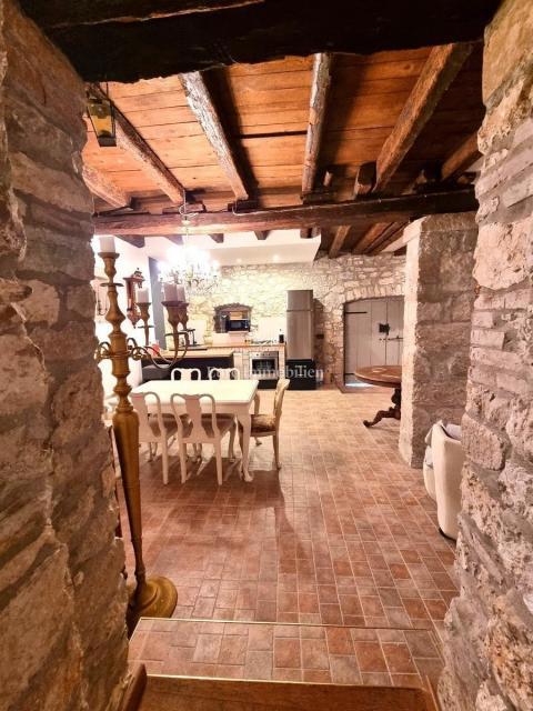 POREČ! Očarljiva kamnita hiša z dvema apartmajema