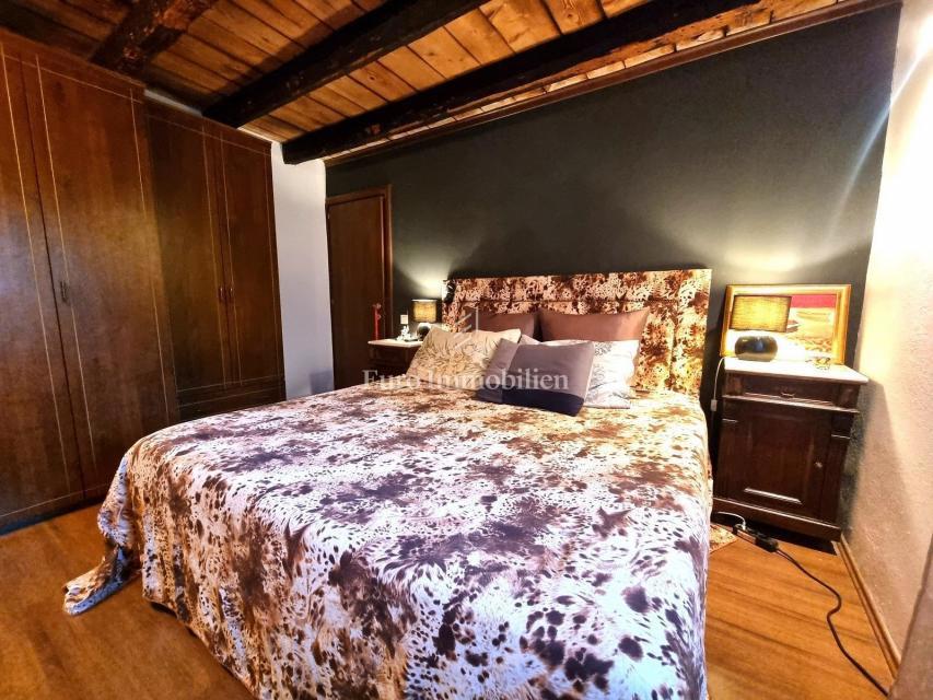 POREČ! Očarljiva kamnita hiša z dvema apartmajema